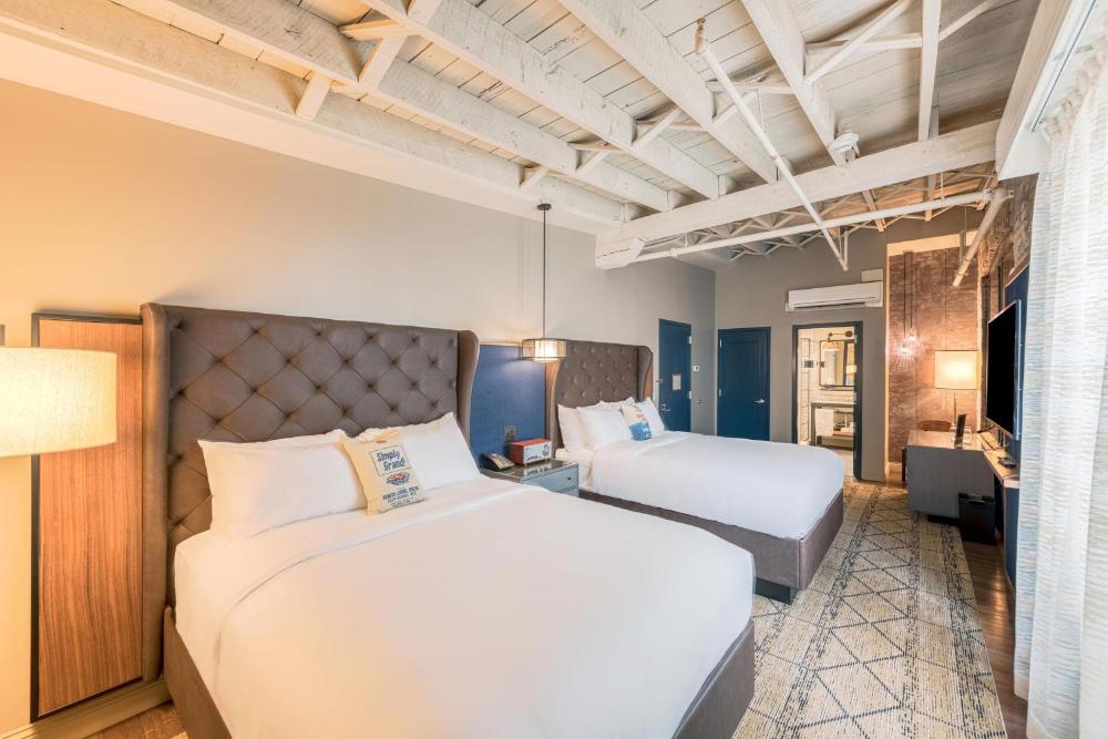 Guest room, 2 Queen interior